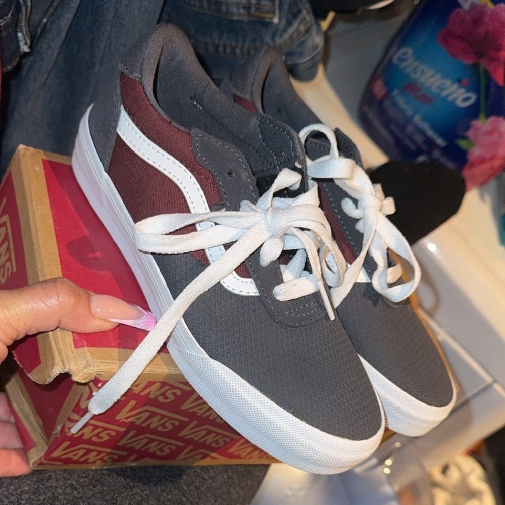Vans shoes 2 y they are new my son really just tried on and that’s about itt it